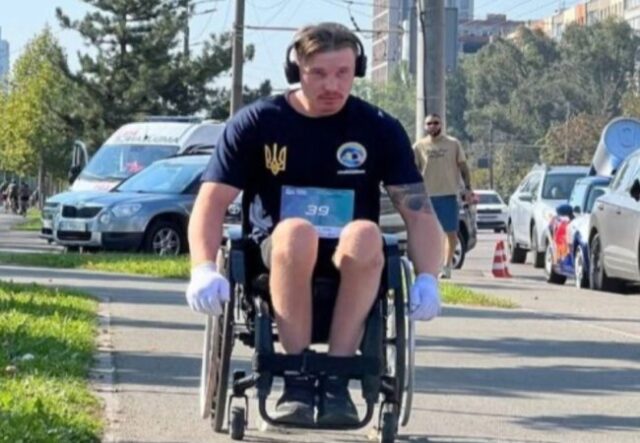 Ветеран з Волині подолав 42 кілометри на кріслі колісному заради поранених побратимів Ветеран-з-Волині-подолав-42-кілометри-на-кріслі-колісному-заради-поранених-побратимів
