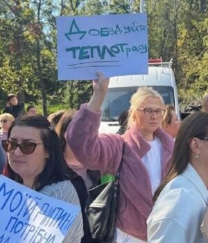 “Дерева-виростуть,-а-замерзлі-люди-вже-не-воскреснуть”:-сотні-жителів-столичних-Теремків-вийшли-на-мітинг. “Дерева-виростуть,-а-замерзлі-люди-вже-не-воскреснуть”:-сотні-жителів-столичних-Теремків-вийшли-на-мітинг.