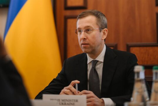 Уряд України виділив 7 мільярдів доларів на оборону через перерозподіл видатків Корецький розповів, чи вистачить грошей на зарплати військовим цього року