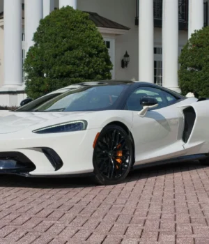 "Найдешевший"-mclaren-виявився-одним-із-найпрактичніших-суперкарів-на-ринку