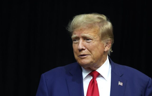 Трамп закликав Зеленського обмежити удари по російських нафтопереробних заводах Трамп заявив, що Зеленський нібито погодився пригальмувати з ударами по НПЗ РФ