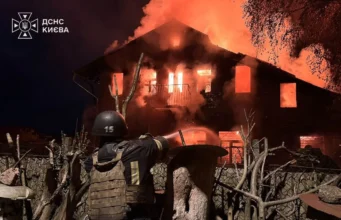 Нічна атака дронів рф у Києві: четверо поранених, зокрема підлітки У-Києві-внаслідок-нічної-атаки-рф-поранені-4-людини,-серед-постраждалих-–-підлітки