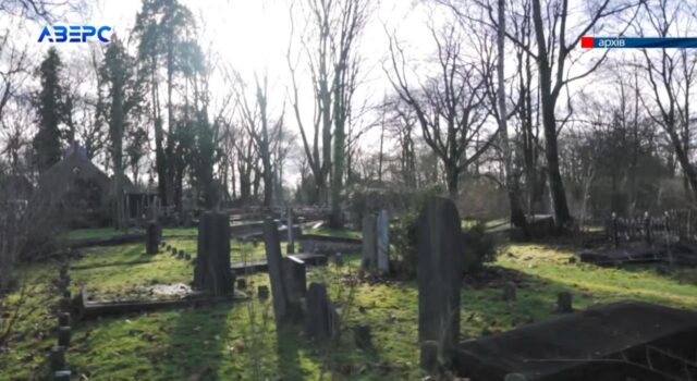 Вилучили 19 плит: волинянин розкрадав цвинтар і опинився в суді Вилучили-19-плит:-волинянин-розкрадав-цвинтар-і-опинився-в-суді