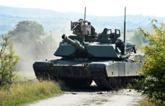 Танки Abrams один за одним їдуть до Польщі: українці це помітили, – ЗМІ Танки-abrams-один-за-одним-їдуть-до-Польщі:-українці-це-помітили,-–-ЗМІ
