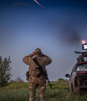 vogneva_grupa_ppo_gettyimages_2217777982_82c437fc7238ec24172fff185de65b43_1300x820.jpg ППО збила балістику, “Циркон” та дрони, але є “прильоти”: наслідки нічного удару РФ