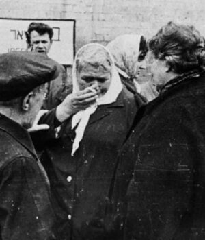 «Ганебне-зборище-єврейських-й-українських-націоналістів».-Перший-мітинг-у-Бабиному-Яру-(унікальні-фото) «Ганебне-зборище-єврейських-й-українських-націоналістів».-Перший-мітинг-у-Бабиному-Яру-(унікальні-фото)