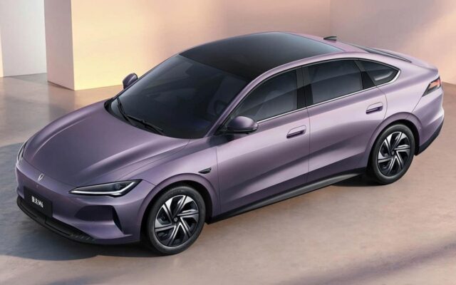 Volkswagen представив дешевий електроседан із запасом ходу до 555 км volkswagen-представив-дешевий-електроседан-із-запасом-ходу-до-555-км