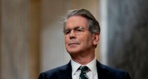 США оголосили нові санкції проти осіб, які допомагали Ірану в закупівлі зброї Допомагали купити зброю Ірану. США запровадили санкції проти 13 країн, включаючи компанії РФ