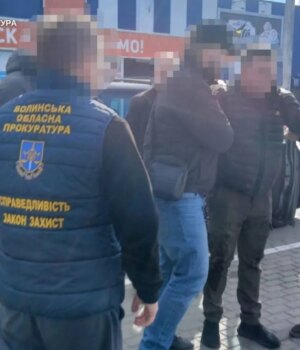 Працівника-Волинської-митниці-затримали-правоохоронці