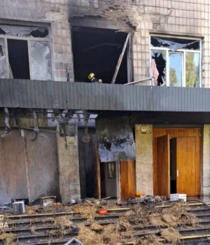 Російські атаки пошкодили понад 300 закладів освіти у Києві