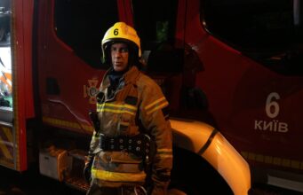 У Києві зафіксовані обстріли складських приміщень та пожежа в кафе Ворог поцілив у склади на Оболоні, а в Солом’янському районі загорілось кафе
