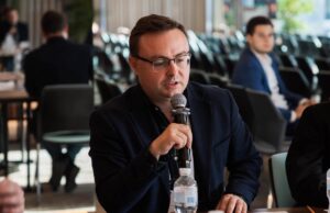 Пушкаренка необхідно відсторонити від керівництва “Слуги народу” на час розслідування естонського скандалу, – експерт Пушкаренка-необхідно-відсторонити-від-керівництва-“Слуги-народу”-на-час-розслідування-естонського-скандалу,-–-експерт