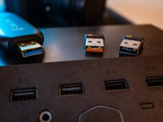 Ми роками неправильно користувалися USB-портами: що насправді означають їхні кольори Ми-роками-неправильно-користувалися-usb-портами:-що-насправді-означають-їхні-кольори