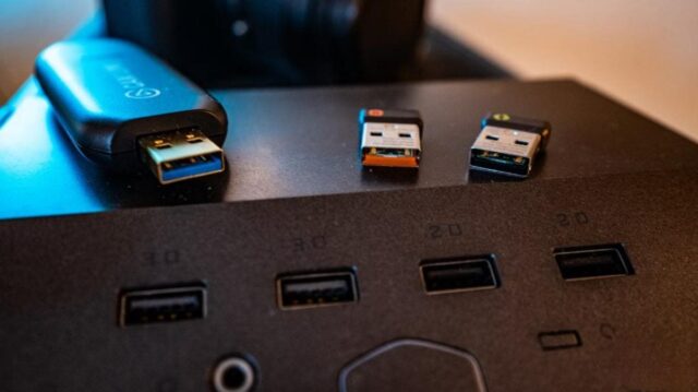 Ми роками неправильно користувалися USB-портами: що насправді означають їхні кольори Ми-роками-неправильно-користувалися-usb-портами:-що-насправді-означають-їхні-кольори