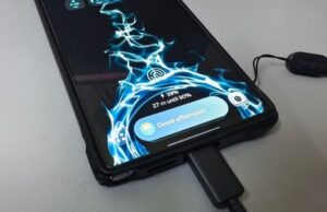 Усі бояться заряджати смартфон вночі, але є дещо, що шкодить батареї набагато більше Усі-бояться-заряджати-смартфон-вночі,-але-є-дещо,-що-шкодить-батареї-набагато-більше