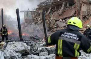 Обстріл Південного мосту у Києві: пошкодження та зупинка транспорту Вечірній удар по Південному мосту: пошкоджено опору, рух метро зупинили