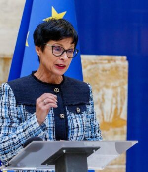 Україна-не-отримає-ні-пільг,-ні-привілеїв-у-процесі-вступу-до-ЄС,-–-єврокомісар-Кос