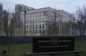 Західні дипломати можуть залишити Київ: у ЗМІ розкрили, що відбувається за лаштунками Західні-дипломати-можуть-залишити-Київ:-у ЗМІ-розкрили,-що відбувається-за лаштунками