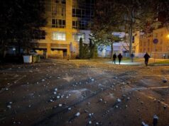 Росіяни поцілили біля будівлі міськради в Дніпрі (фото) Росіяни-поцілили-біля-будівлі-міськради-в-Дніпрі-(фото)