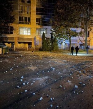 Росіяни-поцілили-біля-будівлі-міськради-в-Дніпрі-(фото)