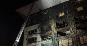 Повторна атака на бізнес-центр у Дніпрі: чотири постраждалі росіяни-вдруге-за-тиждень-атакували-бізнес-центр-у-середмісті-Дніпра-–-ОВА