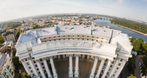 У МЗС відповіли на повідомлення про можливий виїзд посольств із Києва У-МЗС-відповіли-на-повідомлення-про-можливий-виїзд-посольств-із-Києва