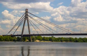 Обмеження руху на Північному мосту в Києві через російську атаку У-Києві-перекрили-Північний-міст-після-російської-атаки-–-як-курсує-громадський-транспорт