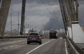 Російський удар по Північному мосту в Києві: деталі події Росіяни вдарили по Північному мосту в Києві: пошкоджено полотно, рух перекритий