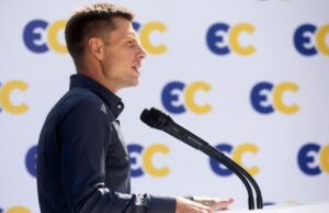 Гончаренко заявив про ризики програшу у війні та закликав до переговорів Депутат-Ради-Гончаренко-написав,-що-«ми-програємо-війну»,-тому-«потрібно-домовлятися».-У-його-фракції-відреагували