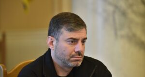 Жителі Олешок змушені залишати місто через гуманітарну кризу Жителі Олешок змушені обирати між мінами та голодом, – омбудсмен