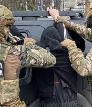 Готував підрив воїна ЗСУ: у Хмельницьку затримали 16-річного агента РФ