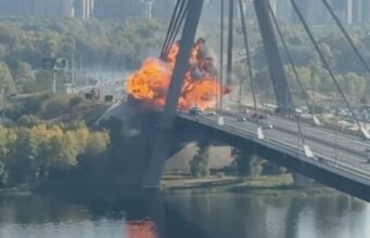 Росіяни вдарили по Північному мосту у Києві Росіяни-вдарили-по-Північному-мосту-у-Києві