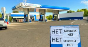 Криза пального в Росії: черги на АЗС в Нижньому Новгороді До-35%-НПЗ-Росії-виведено-з-ладу-ударами-ЗСУ-вже-два-місяці.-Хто-допомагає-Кремлю