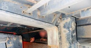 На Волині оштрафували водія вантажівки, який у тайнику перевіз шістьох чоловіків за кордон На-Волині-оштрафували-водія-вантажівки,-який-у-тайнику-перевіз-шістьох-чоловіків-за-кордон