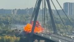 Удар по Північному мосту в Києві: двоє постраждалих, одна смуга руху перекрита Удар-по-Північному-мосту-у-Києві:-перекрили-одну-смугу,-у-дорозі-–-вирва