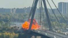 Удар-по-Північному-мосту-у-Києві:-перекрили-одну-смугу,-у-дорозі-–-вирва Удар-по-Північному-мосту-у-Києві:-перекрили-одну-смугу,-у-дорозі-–-вирва