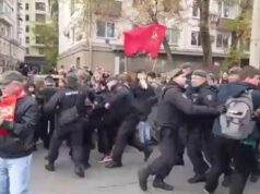 «Геть царя»: у Москві на мітингу затримали десятки людей «Геть-царя»:-у-Москві-на-мітингу-затримали-десятки-людей