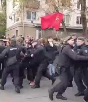 «Геть-царя»:-у-Москві-на-мітингу-затримали-десятки-людей «Геть-царя»:-у-Москві-на-мітингу-затримали-десятки-людей
