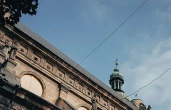 У храмі Святого Андрія у Львові почали відновлювати пошкоджені вітражі У храмі Святого Андрія у Львові почали відновлювати пошкоджені вітражі