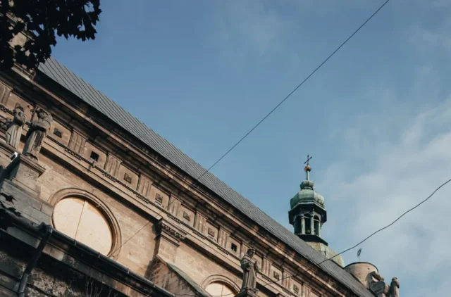 У храмі Святого Андрія у Львові почали відновлювати пошкоджені вітражі У храмі Святого Андрія у Львові почали відновлювати пошкоджені вітражі