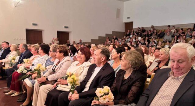 У Нововолинську відзначили День працівників освіти У-Нововолинську-відзначили-працівників-освіти-напередодні-професійного-свята