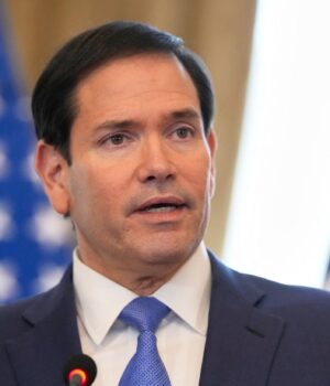 rubio__gettyimages_2261289221_fabf359189b8e1aad5d3f780294b82cf_1300x820.jpg Рубіо відповів на зухвалі заклики Росії вивезти дипломатів з Києва