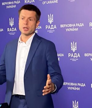 Нардепа-Гончаренка-вигнали-з-фракції-через-заклик-іти-на-поступки-Росії