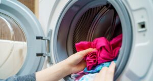 Чому оцет робить чисту білизну справді свіжою: скільки додати під час прання Чому-оцет-робить-чисту-білизну-справді-свіжою:-скільки-додати-під-час-прання