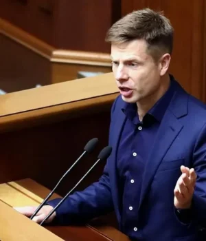 "Не-можемо-продовжувати-спільний-шлях"-–-у-фракції-ЄС-натякнули-на-виключення-Гончаренка "Не-можемо-продовжувати-спільний-шлях"-–-у-фракції-ЄС-натякнули-на-виключення-Гончаренка