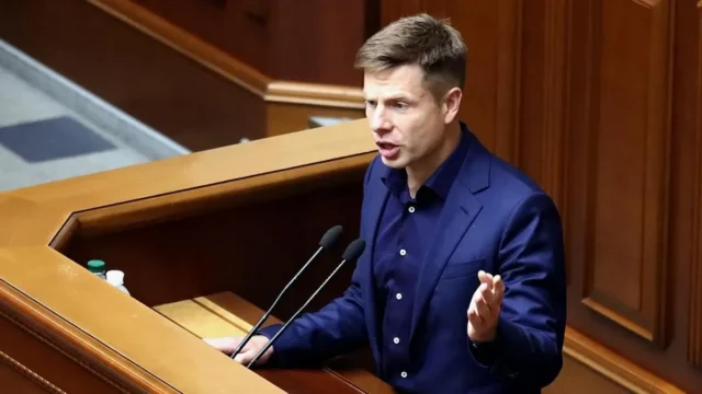 Європейська солідарність розглядає виключення Гончаренка через ідеологічні розбіжності "Не-можемо-продовжувати-спільний-шлях"-–-у-фракції-ЄС-натякнули-на-виключення-Гончаренка