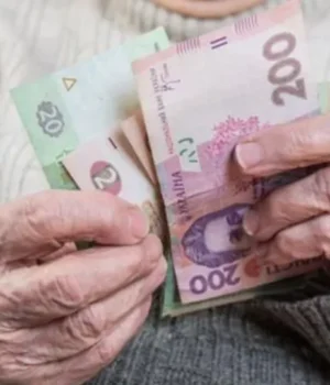 ПФУ пояснив, хто з українців може одночасно отримувати пенсію та соцдопомогу