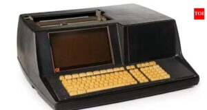 У будинку випадково знайшли рідкісний комп’ютер 1972 року: він коштував майже $50 тисяч У-будинку-випадково-знайшли-рідкісний-комп’ютер-1972-року:-він-коштував-майже-$50-тисяч