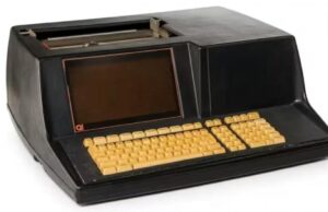 У будинку випадково знайшли рідкісний комп’ютер 1972 року: він коштував майже $50 тисяч У-будинку-випадково-знайшли-рідкісний-комп’ютер-1972-року:-він-коштував-майже-$50-тисяч