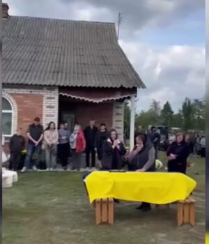 На-Волині-священник-УПЦ-не-відчинив-церкву-для-похорону-Героя На-Волині-священник-УПЦ-не-відчинив-церкву-для-похорону-Героя
